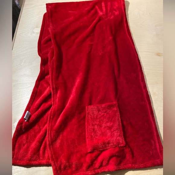 Fleece Scarf with Pockets (LE) - Picture 10 of 16